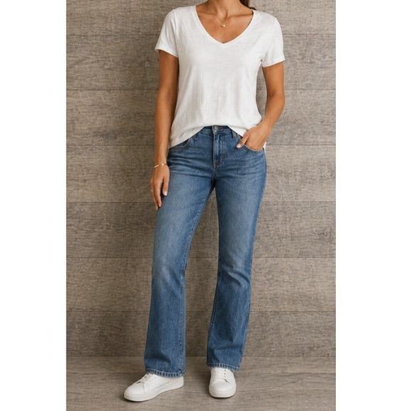 Duluth Trading Co Tops - Duluth Trading Co Women's White Armachillo Cooling V-Neck T-Shirt Size XLG NWT